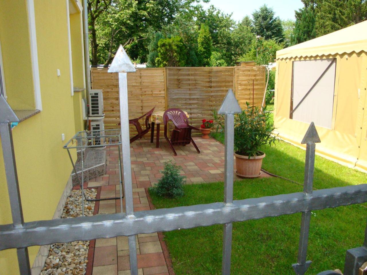 Yellow Apartmanhaz