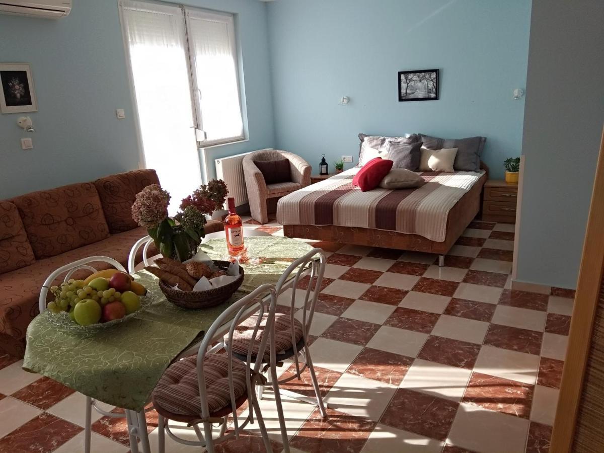 Yellow Apartmanhaz